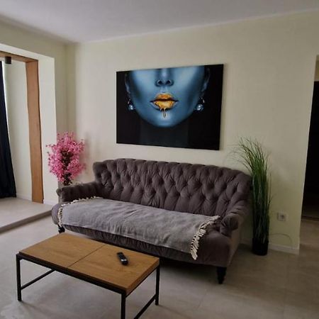 University Apartment Μπάια Μάρε Εξωτερικό φωτογραφία
